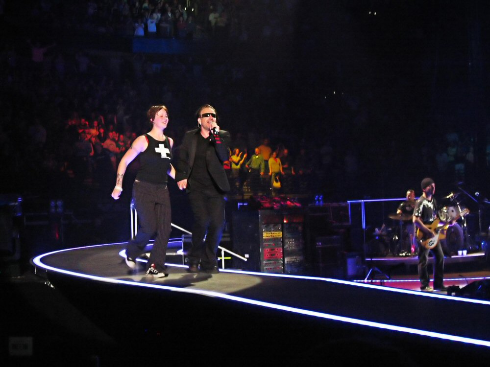 Tara and Bono sprinting around the Ellipse
